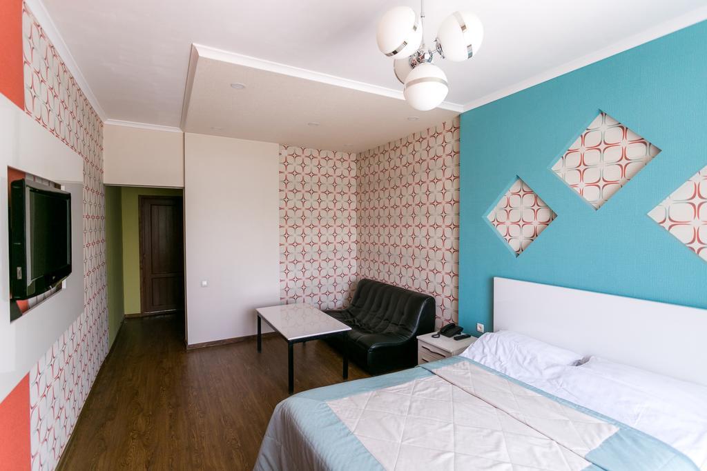 Delphin Guest House Bishkek Luaran gambar