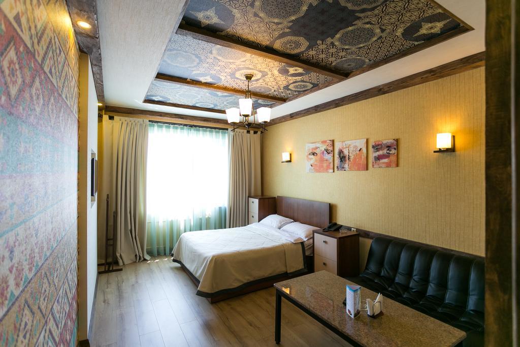Delphin Guest House Bishkek Luaran gambar