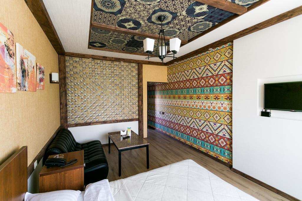 Delphin Guest House Bishkek Luaran gambar