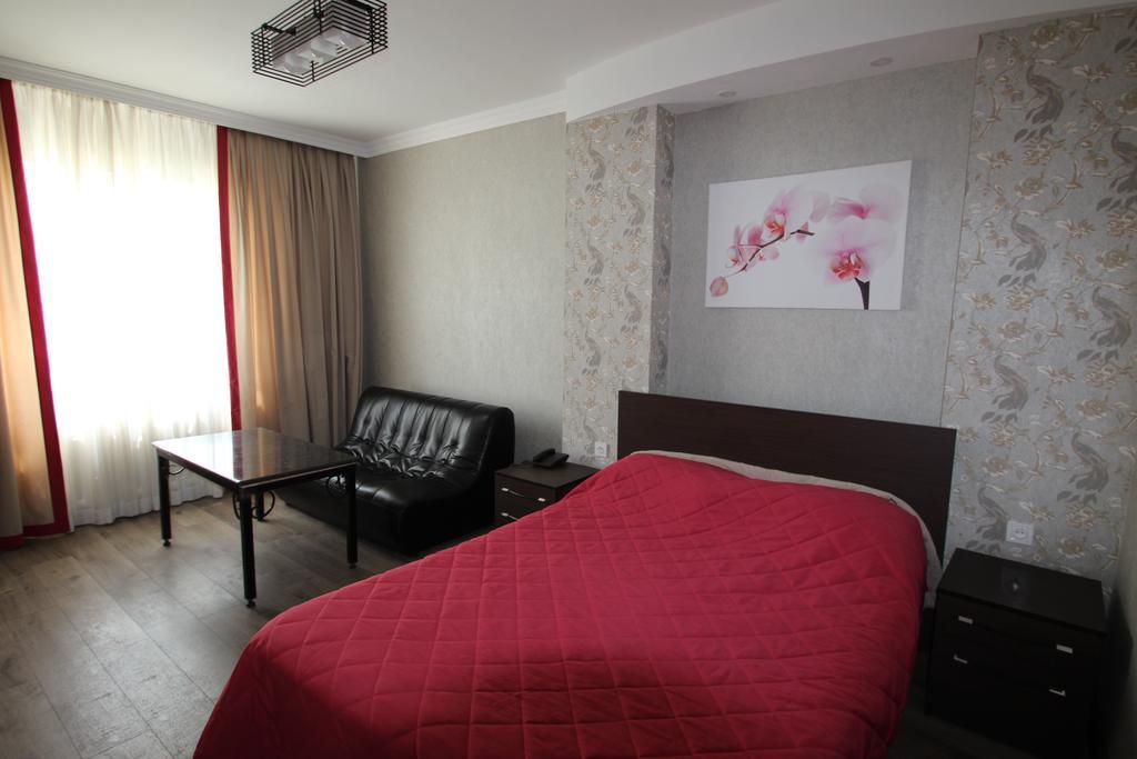 Delphin Guest House Bishkek Luaran gambar