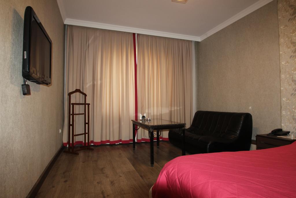 Delphin Guest House Bishkek Luaran gambar