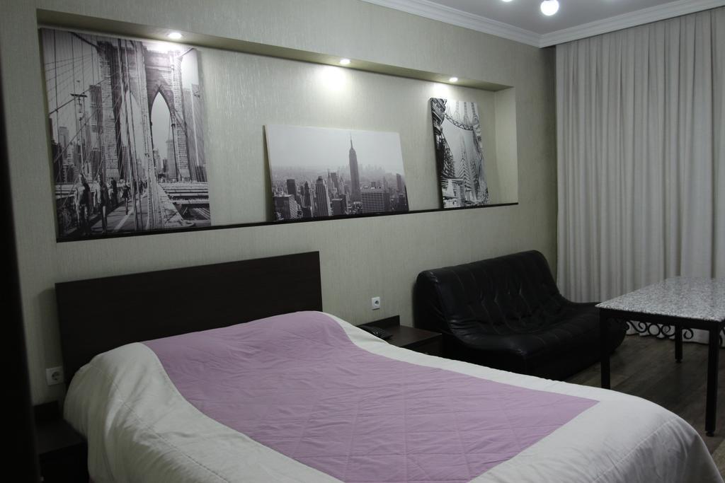 Delphin Guest House Bishkek Luaran gambar