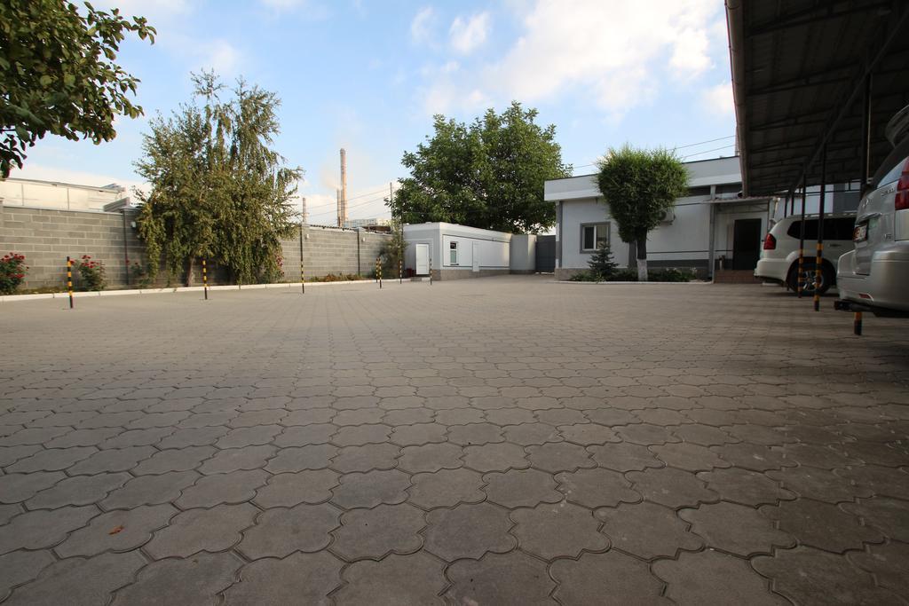 Delphin Guest House Bishkek Luaran gambar